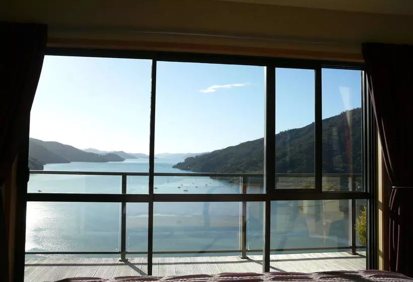 هتل Okiwa Bay Lodge