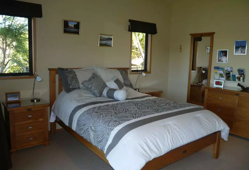 هتل Okiwa Bay Lodge