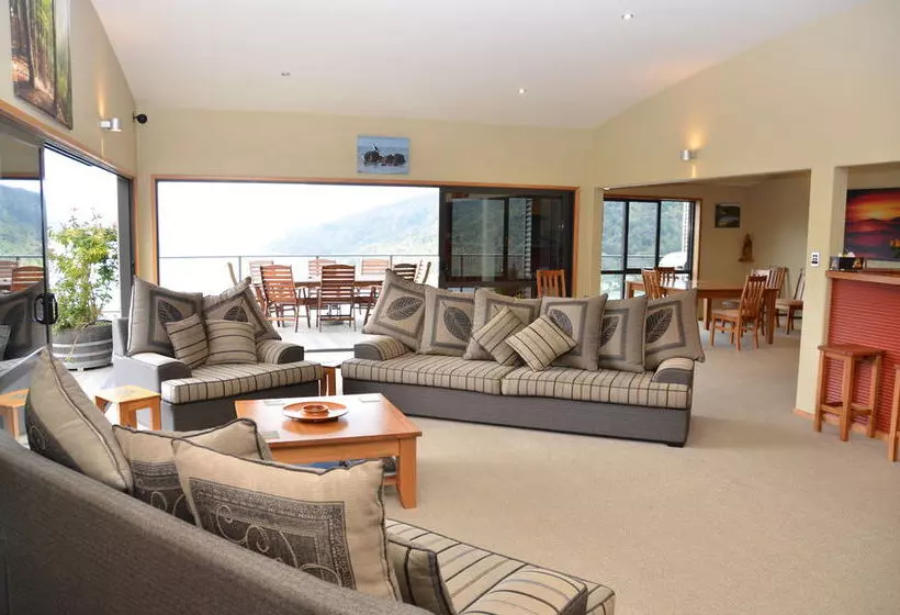هتل Okiwa Bay Lodge