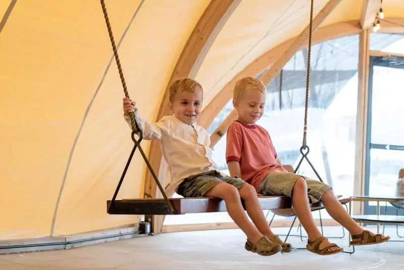 ホテル Under Canvas West Yellowstone