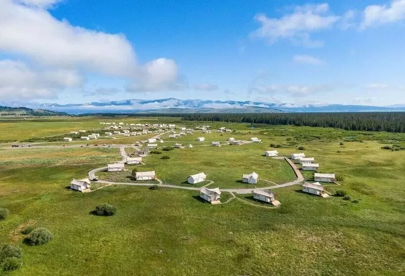 ホテル Under Canvas West Yellowstone