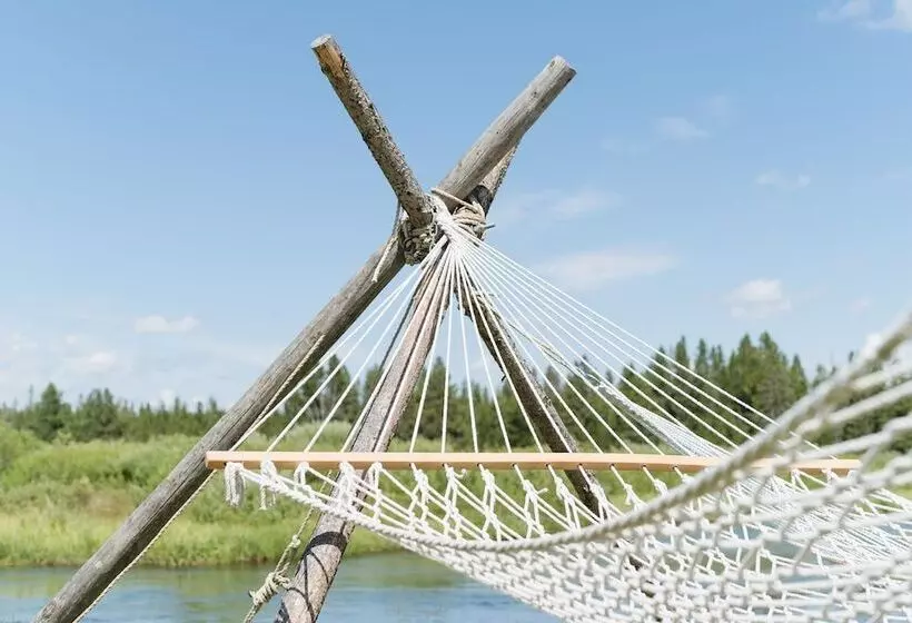 ホテル Under Canvas West Yellowstone