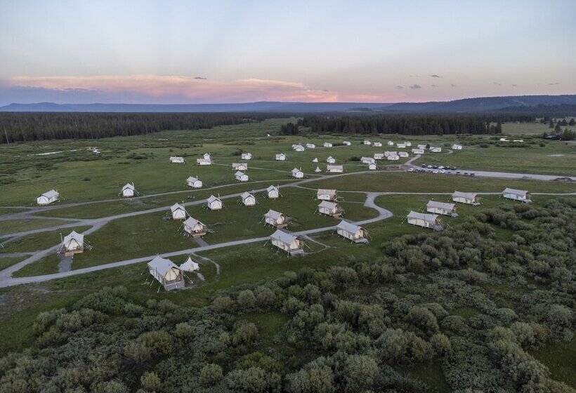 בית מלון כפרי Under Canvas West Yellowstone