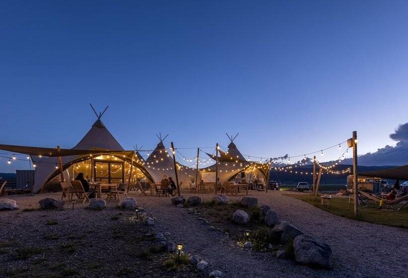 בית מלון כפרי Under Canvas West Yellowstone