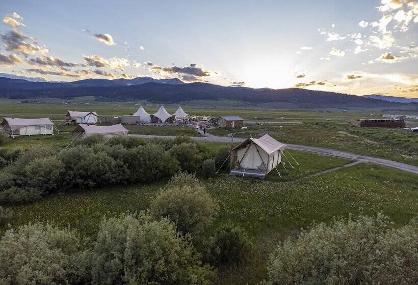 בית מלון כפרי Under Canvas West Yellowstone