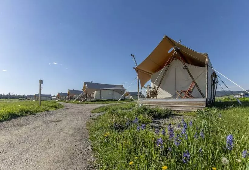 ホテル Under Canvas West Yellowstone