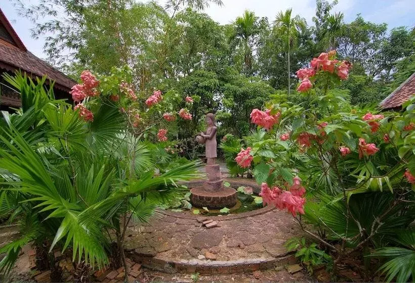 Palm Village Resort & Spa