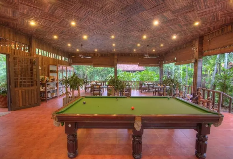 Palm Village Resort & Spa