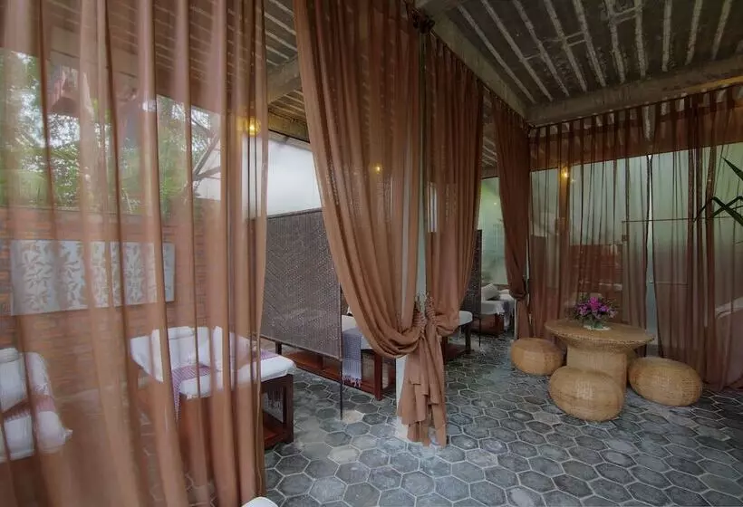 Palm Village Resort & Spa