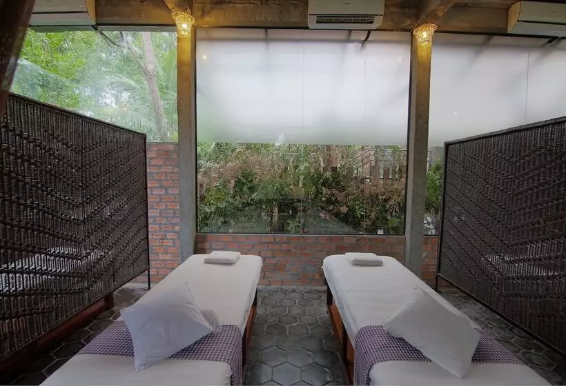 Palm Village Resort & Spa