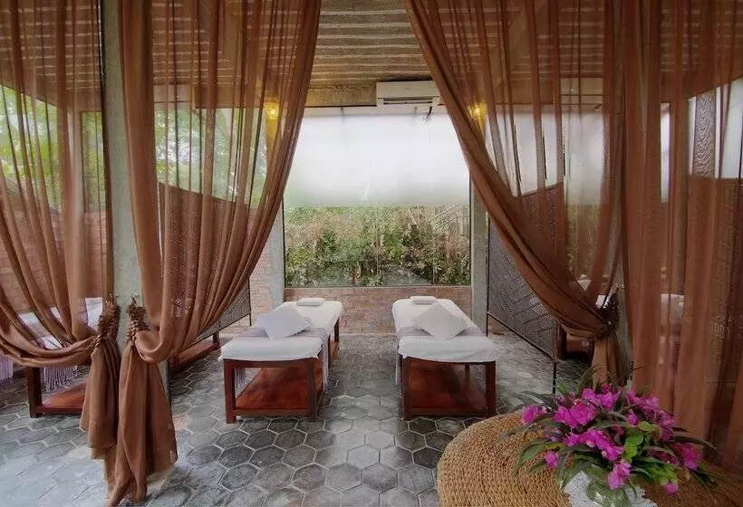 Palm Village Resort & Spa