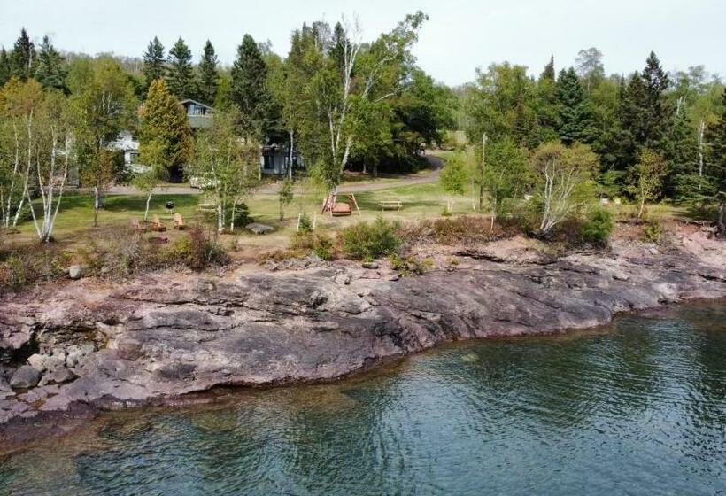 فندق صغير Thomsonite Inn On Lake Superior