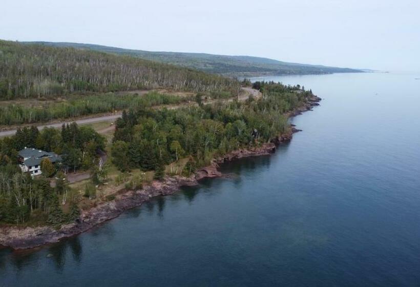 فندق صغير Thomsonite Inn On Lake Superior