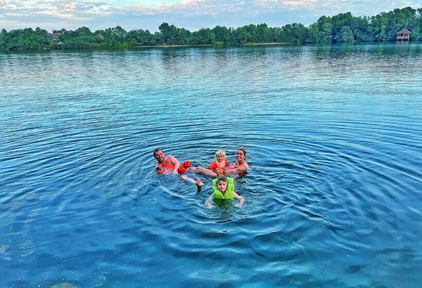 فندق Kampot Riverfront Boutique