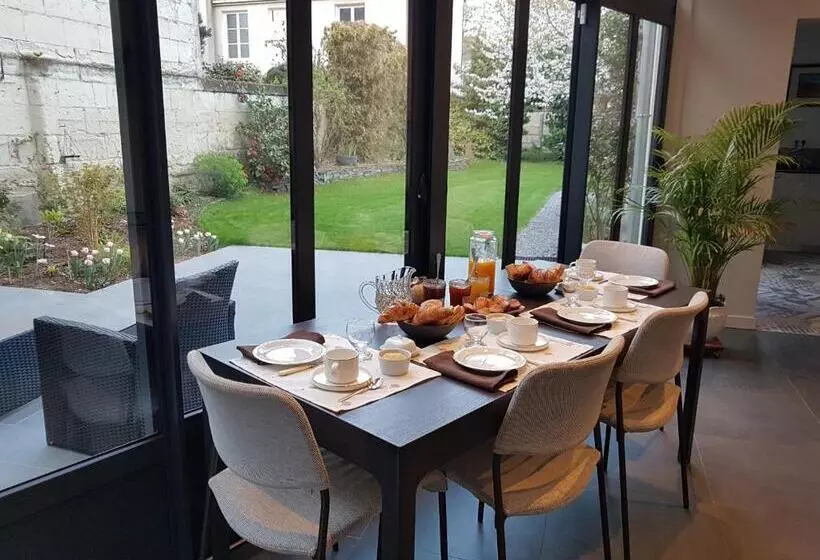 تختخواب و صبحانه Couette Et Café Saumur