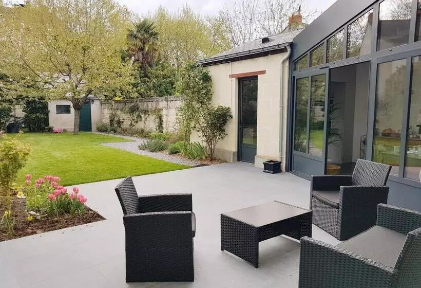 تختخواب و صبحانه Couette Et Café Saumur
