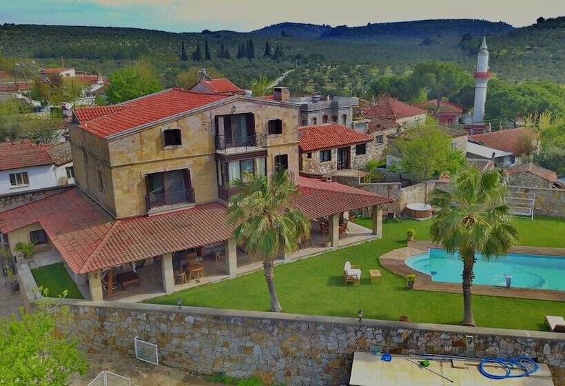 هتل The Mira House