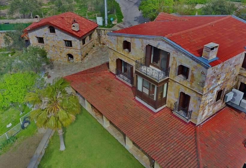 هتل The Mira House