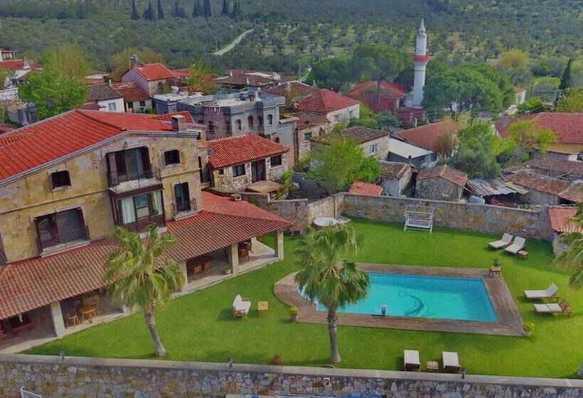 هتل The Mira House