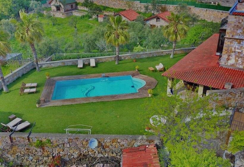 هتل The Mira House