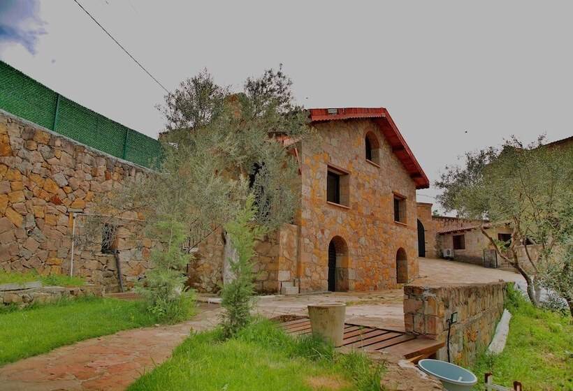 هتل The Mira House