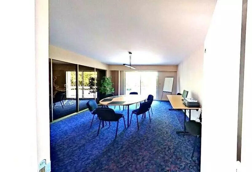 Majatalo Les Jardins De La Muse, Piscine Couverte, Spa Et Fitness