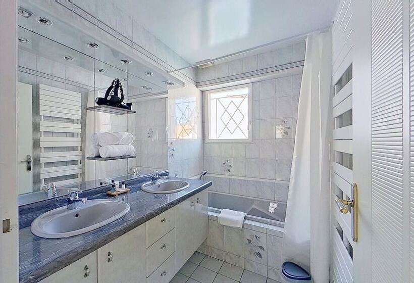 ペンション Les Jardins De La Muse, Piscine Couverte, Spa Et Fitness