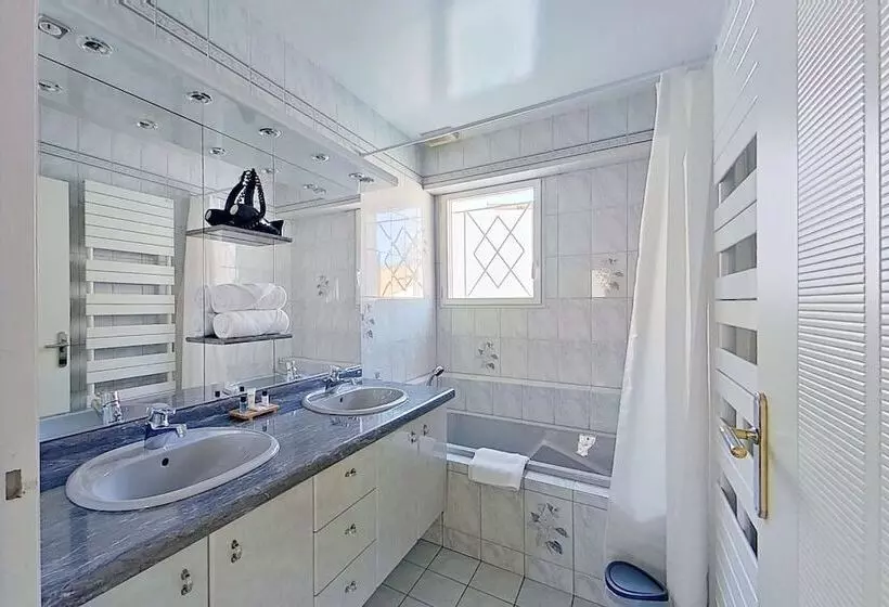 Majatalo Les Jardins De La Muse, Piscine Couverte, Spa Et Fitness