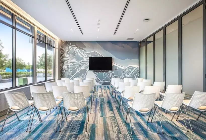 Hotelli Holiday Inn Express & Suites Sunshine Coast, An Ihg