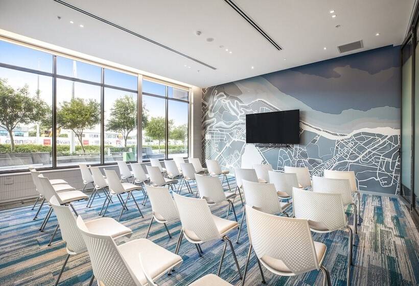 בית מלון כפרי Holiday Inn Express & Suites Sunshine Coast, An Ihg