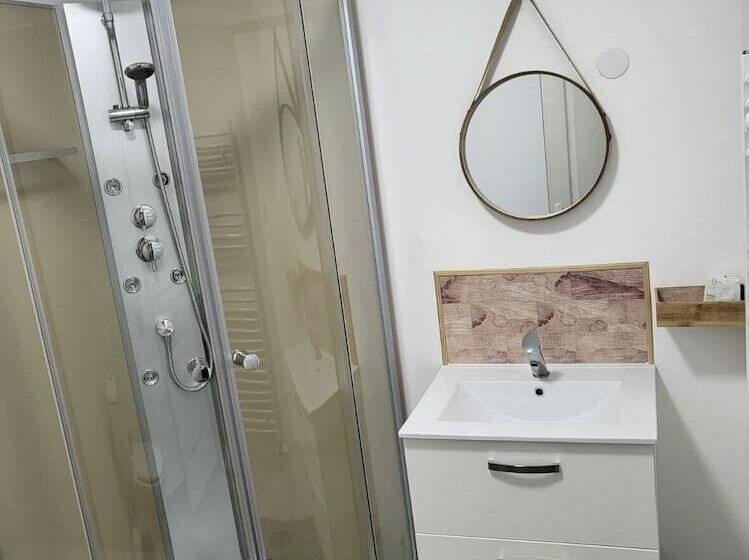 ホテル Hôtel Restaurant Le Picardie