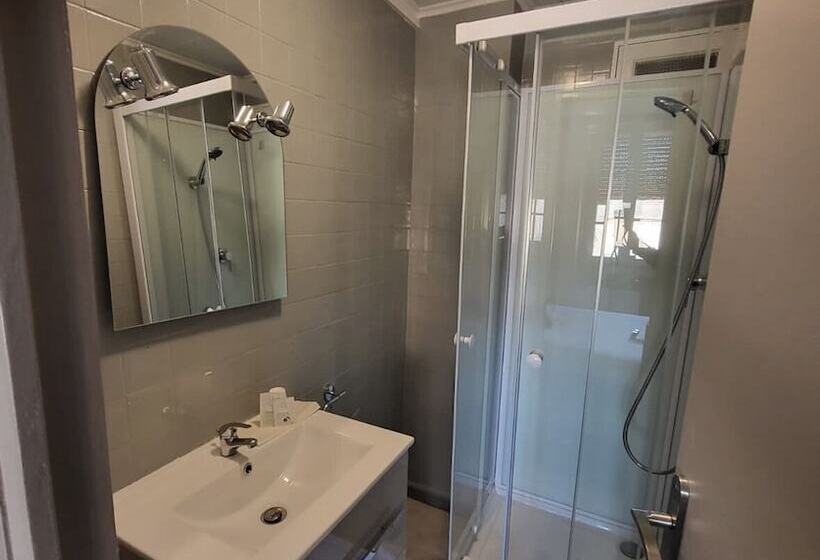 ホテル Hôtel Restaurant Le Picardie