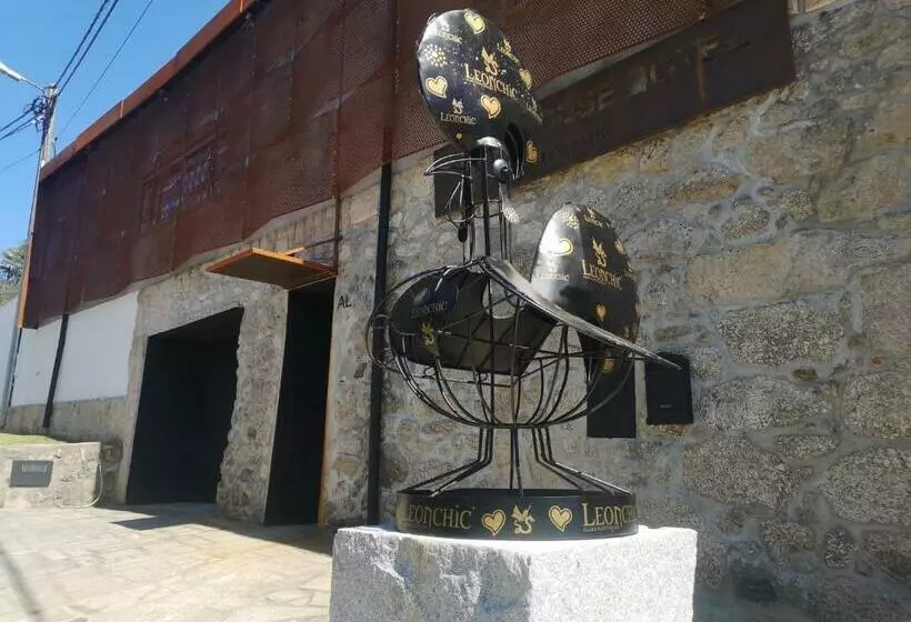 ホテル Leonchic   Guest House Com Piscina De água Salgada