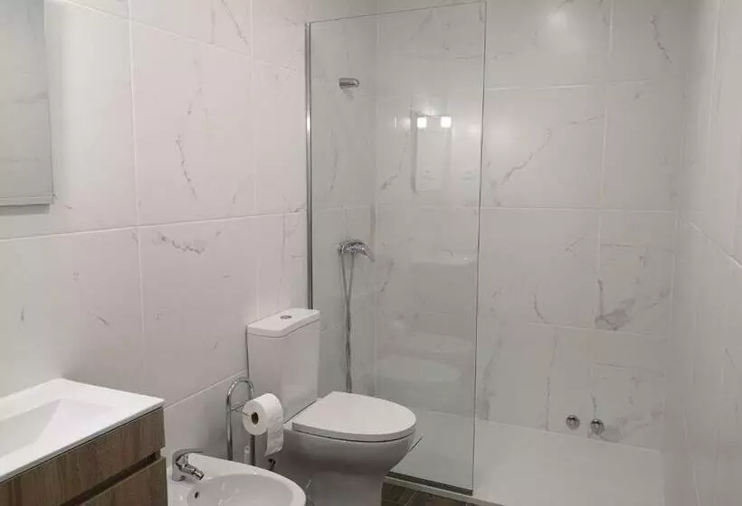 ホテル Leonchic   Guest House Com Piscina De água Salgada