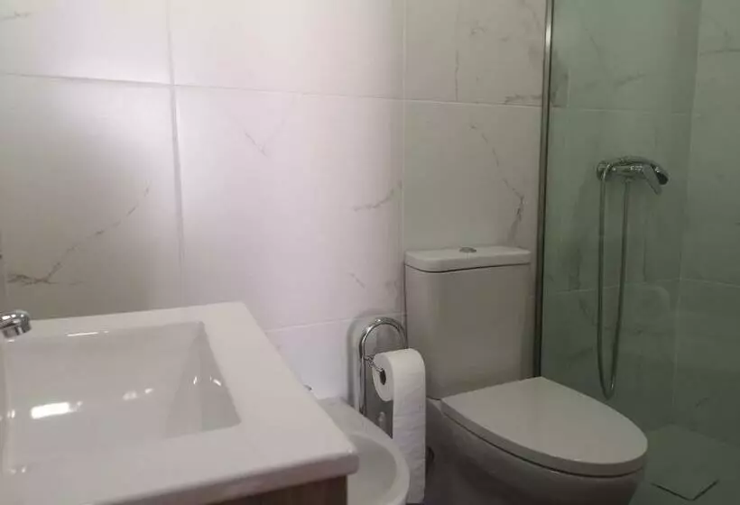 ホテル Leonchic   Guest House Com Piscina De água Salgada