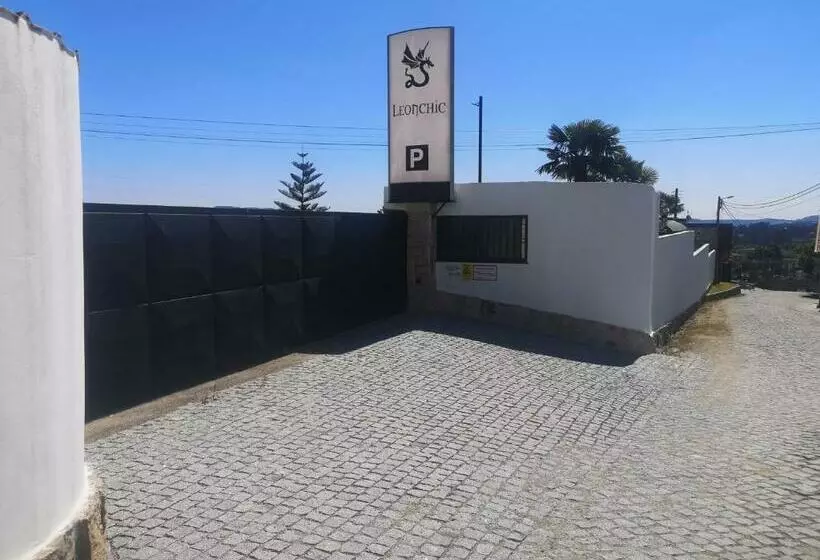 ホテル Leonchic   Guest House Com Piscina De água Salgada