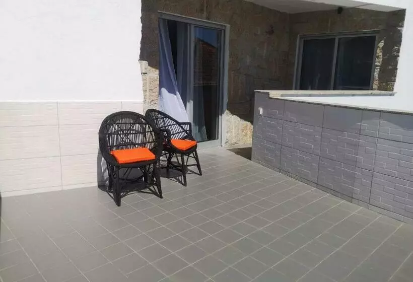 ホテル Leonchic   Guest House Com Piscina De água Salgada