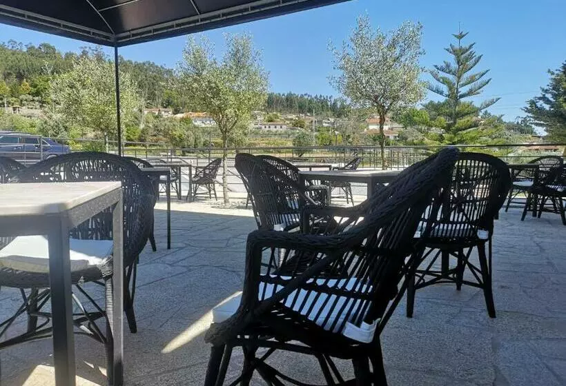 ホテル Leonchic   Guest House Com Piscina De água Salgada