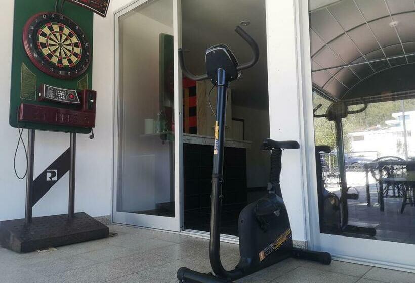 호텔 Leonchic   Guest House Com Piscina De água Salgada