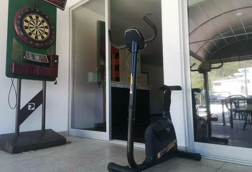 ホテル Leonchic   Guest House Com Piscina De água Salgada