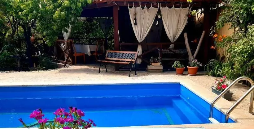 پانسیون Monument Guesthouse