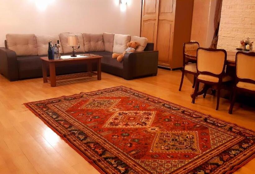 پانسیون Monument Guesthouse