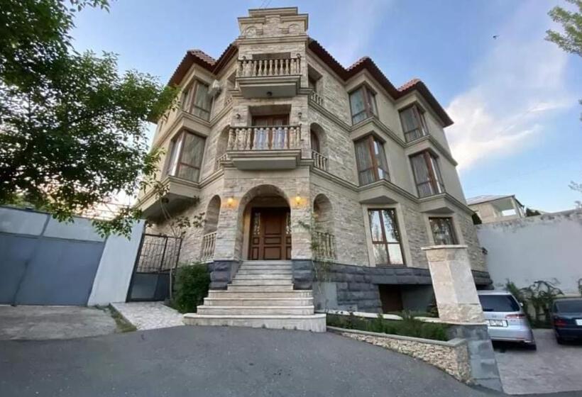 پانسیون Monument Guesthouse