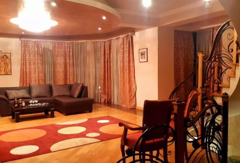 پانسیون Monument Guesthouse