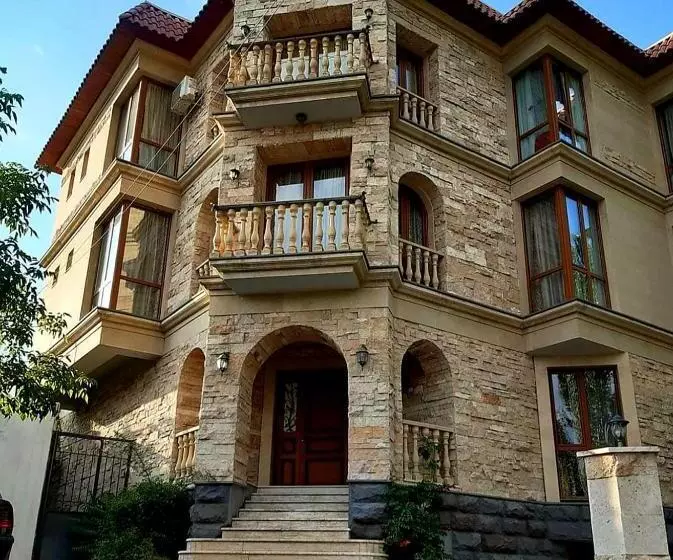 پانسیون Monument Guesthouse