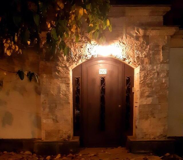 پانسیون Monument Guesthouse