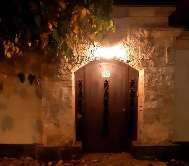 پانسیون Monument Guesthouse