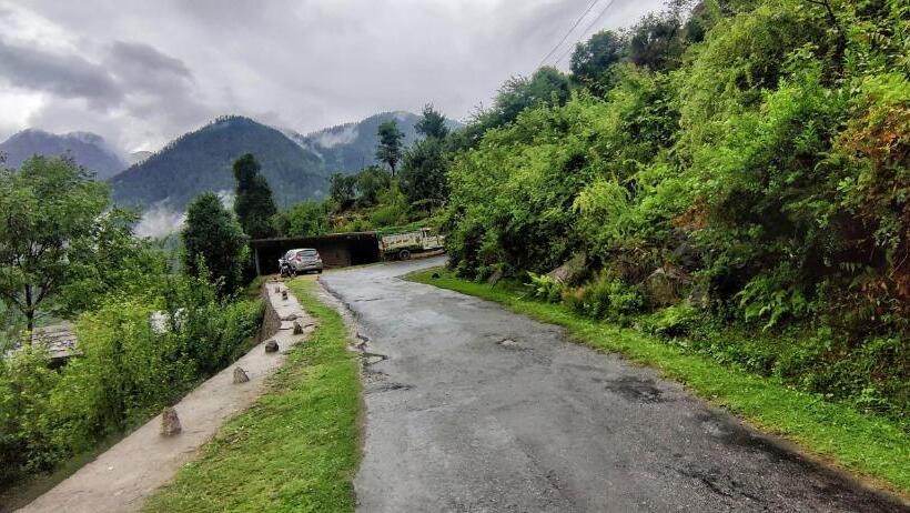 פנסיון Tirthan Ecostay