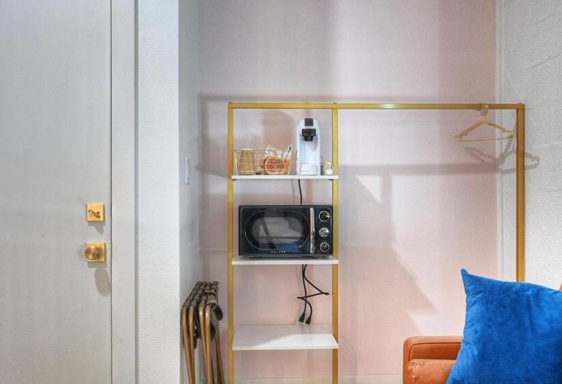 The Oleander Hotel Room 10