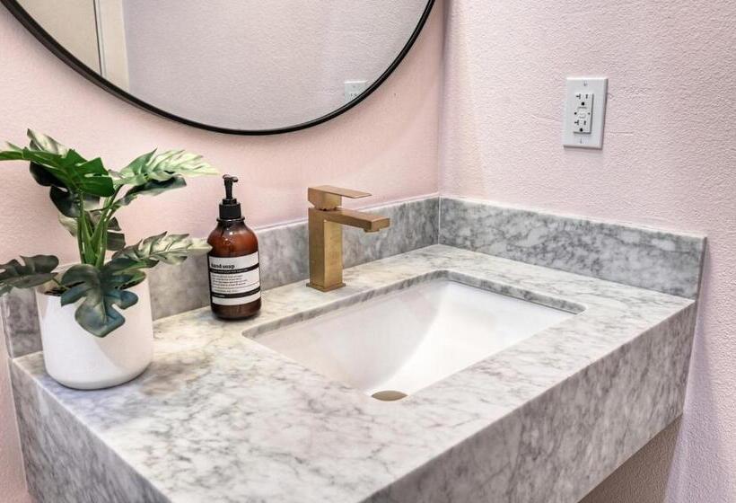 The Oleander Hotel Room 10